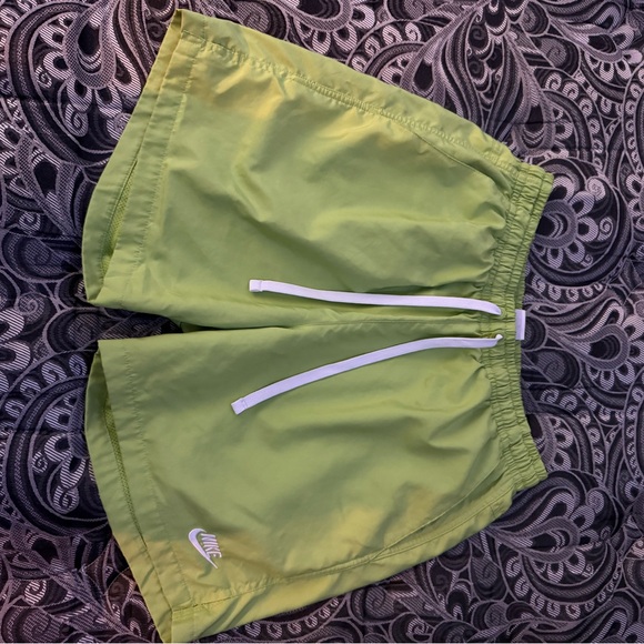 Nike Vibrant Green Mesh Shorts - Picture 1 of 3